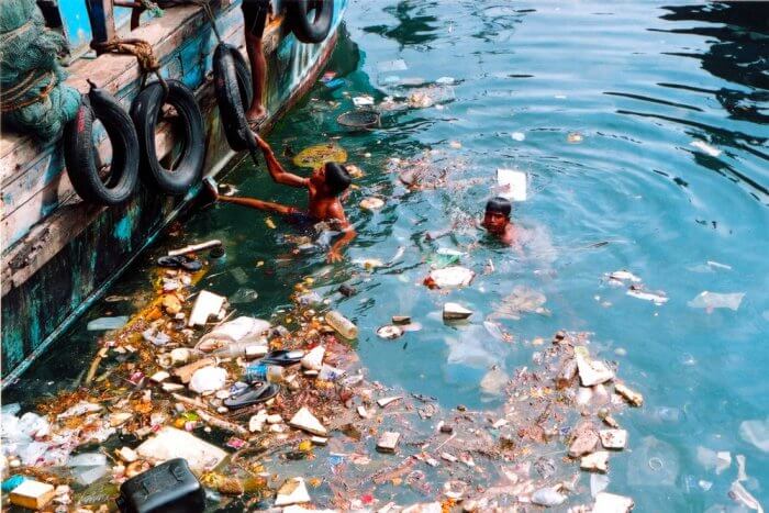 Salah satu ciri perairan yang tercemar adalah