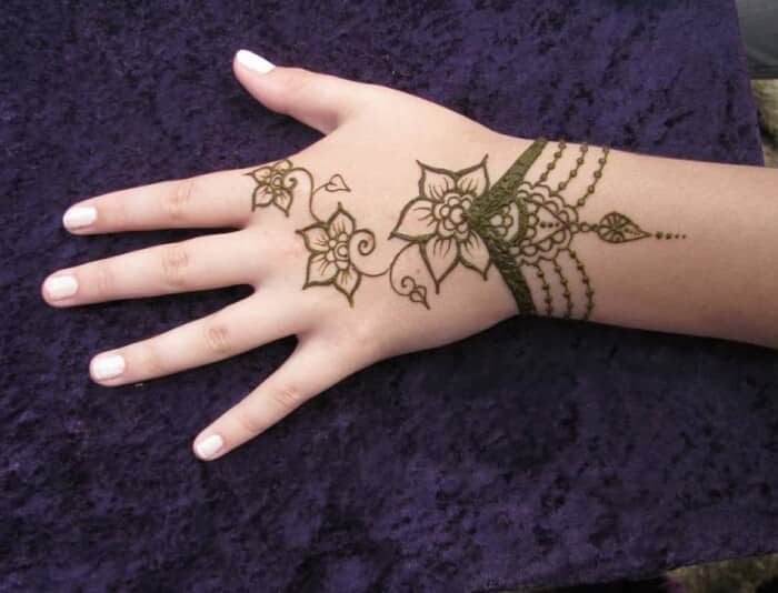 101+ Gambar Nail Henna Di Tangan 