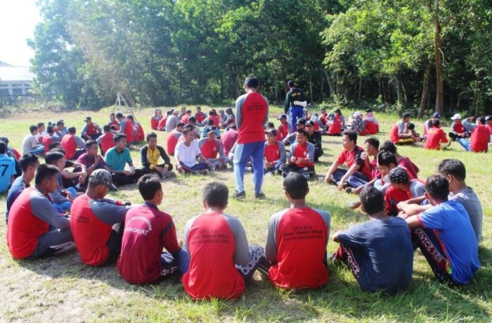  Ice breaker adalah dua padanan kata dalam bahas inggris yang artinya menghancurkan es 30 Contoh Ice Breaking Indoor, Outdoor, Simple, Menarik (Terbaru)