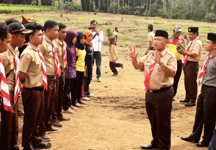  Pramuka adalah suatu organisasi non formal yang bergerak dalam bidang kepanduan DASA DARMA PRAMUKA : Makna, Arti, Penjabaran, Pengamalan