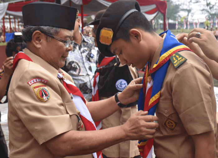  Pramuka adalah suatu organisasi non formal yang bergerak dalam bidang kepanduan DASA DARMA PRAMUKA : Makna, Arti, Penjabaran, Pengamalan