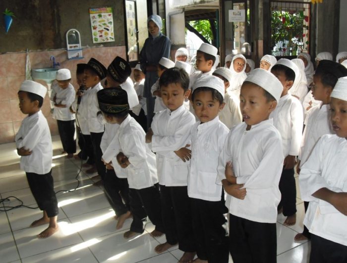  Rukun Islam sama halnya dengan rukun iman yang merupakan prinsip 5 RUKUN ISLAM : Pengertian, Penjelasan, Urutan, Makna (Lengkap)