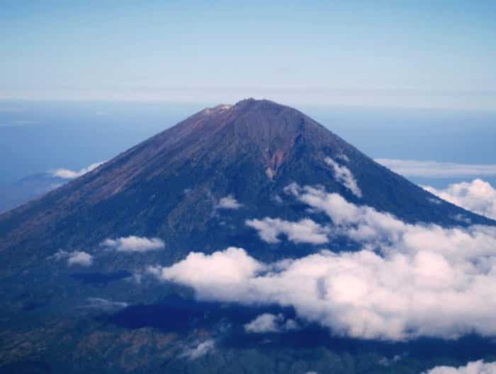  Indonesia merupakan salah satu negara yang memiliki banyak gunung berapi 45 Gunung Tertinggi di Indonesia yang Wajib Kamu Daki (Rekomended)