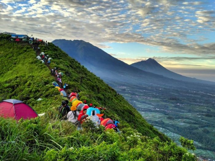  Indonesia merupakan salah satu negara yang memiliki banyak gunung berapi 45 Gunung Tertinggi di Indonesia yang Wajib Kamu Daki (Rekomended)