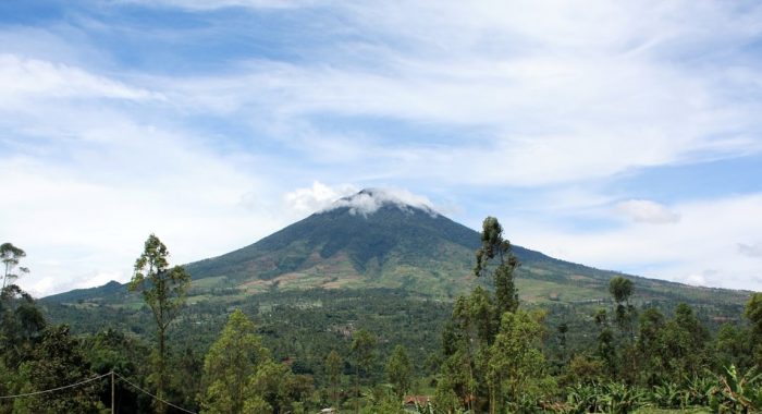  Indonesia merupakan salah satu negara yang memiliki banyak gunung berapi 45 Gunung Tertinggi di Indonesia yang Wajib Kamu Daki (Rekomended)