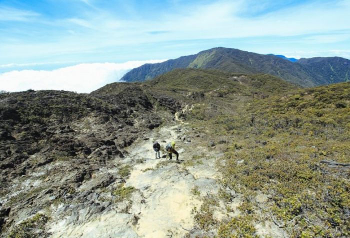  Indonesia merupakan salah satu negara yang memiliki banyak gunung berapi 45 Gunung Tertinggi di Indonesia yang Wajib Kamu Daki (Rekomended)