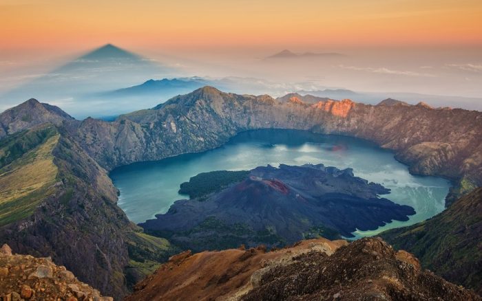  Indonesia merupakan salah satu negara yang memiliki banyak gunung berapi 45 Gunung Tertinggi di Indonesia yang Wajib Kamu Daki (Rekomended)