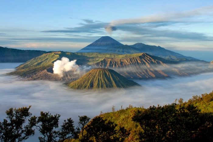  Indonesia merupakan salah satu negara yang memiliki banyak gunung berapi 45 Gunung Tertinggi di Indonesia yang Wajib Kamu Daki (Rekomended)