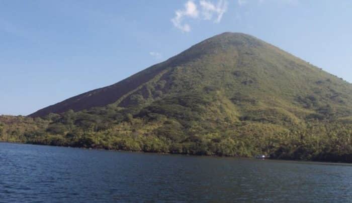  Indonesia merupakan salah satu negara yang memiliki banyak gunung berapi 45 Gunung Tertinggi di Indonesia yang Wajib Kamu Daki (Rekomended)