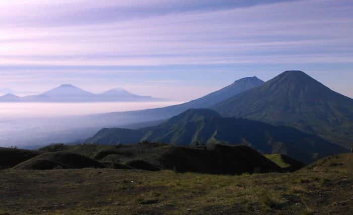  Indonesia merupakan salah satu negara yang memiliki banyak gunung berapi 45 Gunung Tertinggi di Indonesia yang Wajib Kamu Daki (Rekomended)