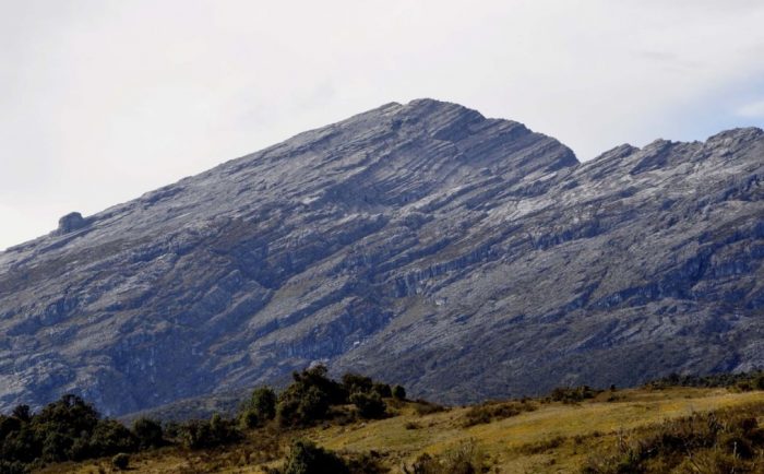  Indonesia merupakan salah satu negara yang memiliki banyak gunung berapi 45 Gunung Tertinggi di Indonesia yang Wajib Kamu Daki (Rekomended)