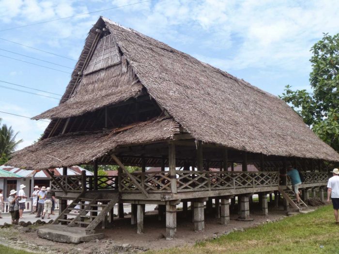  Indonesia merupakan negara dengan geografis yang sangat luas 35 Rumah Adat Indonesia Beserta Asal, Penjelasan, Gambar (Lengkap)