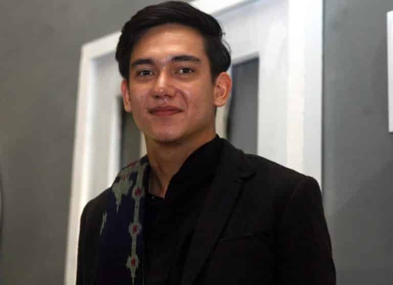 Biodata Adipati Dolken Profil Fakta Unik Pencapaian Film Foto