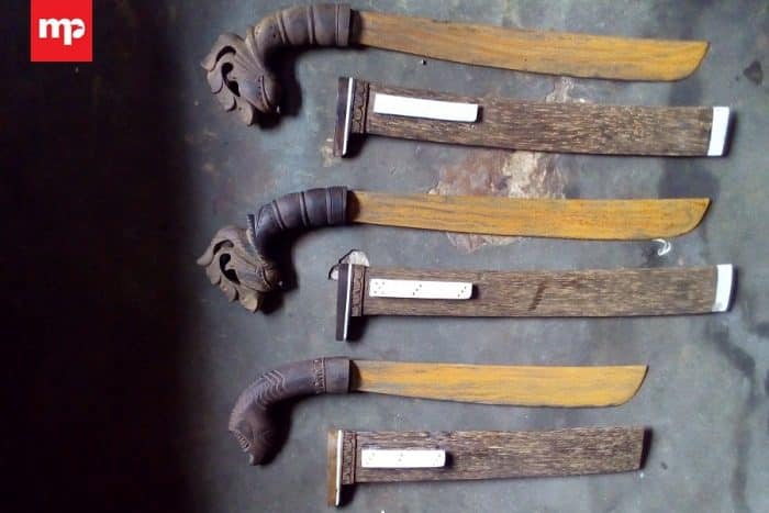  sesuatu yang disebut sebagai senjata sudah dipergunakan oleh nenek moyang secara turun te 24+ Senjata Tradisional Indonesia dari Berbagai Daerah (Lengkap)