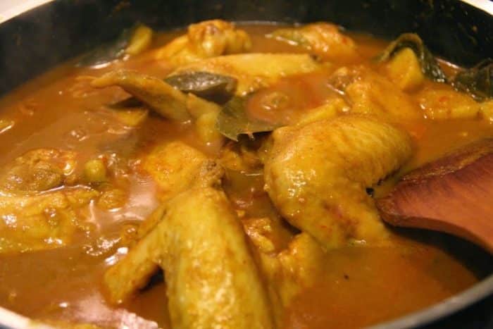  daging ayam masih menjadi hidangan masakan favorit bagi masyarakat 20 Resep Gulai Ayam Spesial Ala Restoran yang Wajib Bunda Coba !