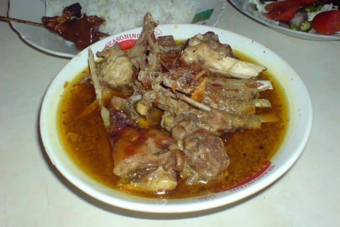  Gulai atau sering disebut gule yaitu salah satu kuliner orisinil Indonesia yang berbahan kolam 20 Resep Gulai Kambing Ala Restoran yang Wajib Bunda Coba !