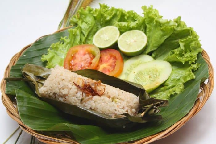  Nasi bakar merupakan makanan sederhana yang bisa menarik perhatian untuk dicicipi 16 Resep Nasi Bakar yang Enak, Gurih, dan Praktis Dibuat (Anti Gagal)