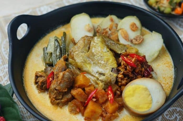  Indonesia ialah negara yang populer dengan kulinernya yang kaya rempah 20 Resep Opor Ayam yang Enak, Gurih, dan Praktis (Rekomended)