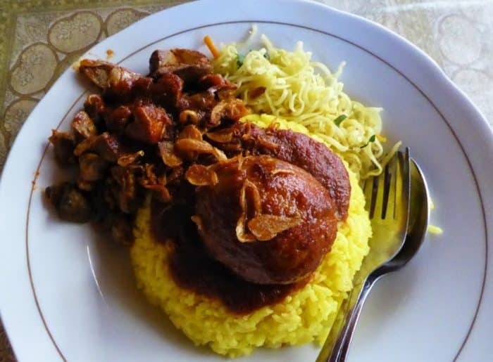  Nasi kuning merupakan makanan khas dari Indonesia 17 Resep Nasi Kuning Spesial Ala Restoran (Rekomended)