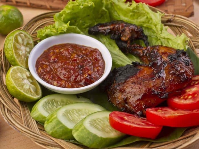  Salah satu sajian kuliner favorit masyarakat Indonesia ialah ayam 16 Resep Ayam Panggang Spesial dari Berbagai Daerah (Rekomended)