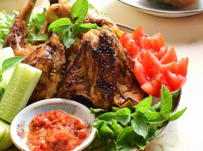  Salah satu sajian kuliner favorit masyarakat Indonesia ialah ayam 16 Resep Ayam Panggang Spesial dari Berbagai Daerah (Rekomended)