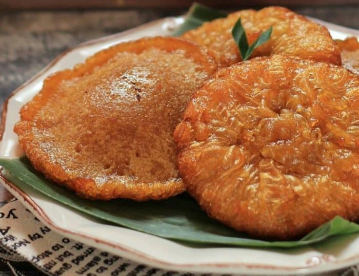  Bagi Anda para pecinta masakan tradisional atau jajanan pasar 24 Resep Kue Cucur yang Enak, Empuk, dan Mudah (Rekomended)