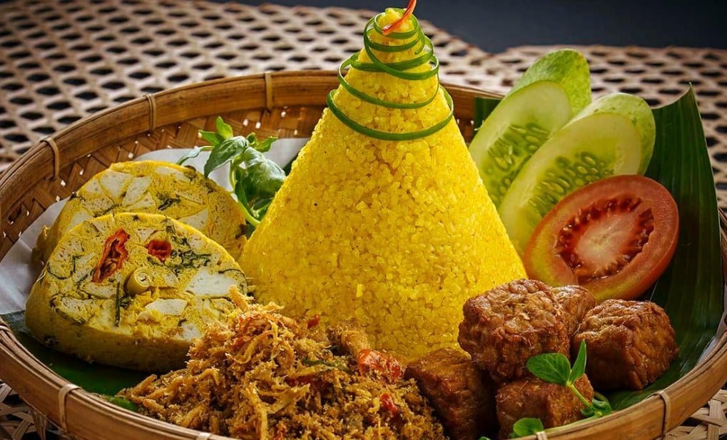 17 Resep Nasi Kuning Spesial Ala Restoran (Rekomended)