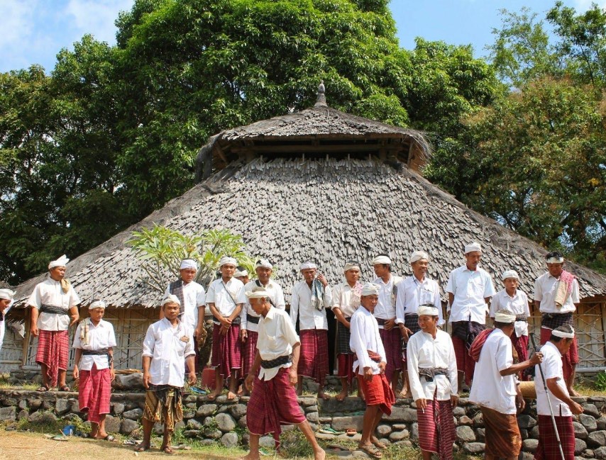Kepercayaan Agama yang Dianut Oleh Penduduk Pulau Lombok - Thegorbalsla