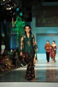 Model Baju Brokat Hijau Lumut - Thegorbalsla