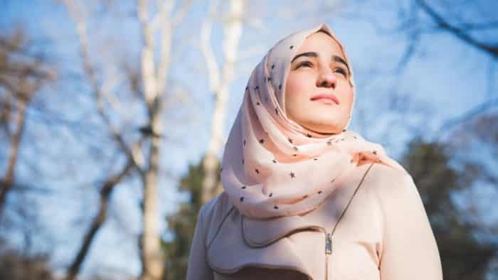 Model Hijab Bermotif Cantik