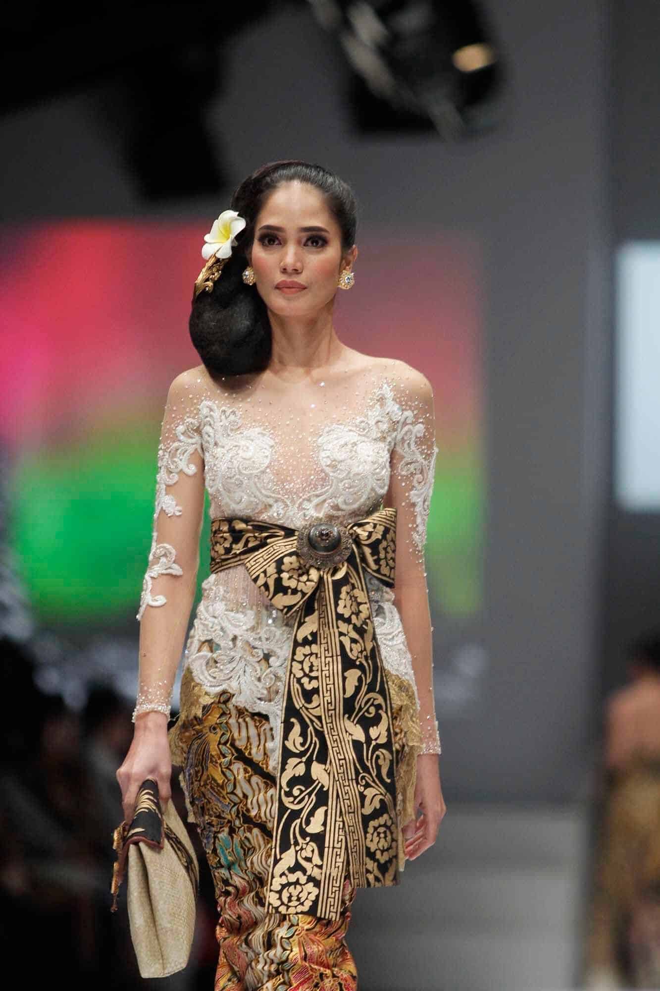 Model Kebaya Brokat Semi Formal Bali - Thegorbalsla