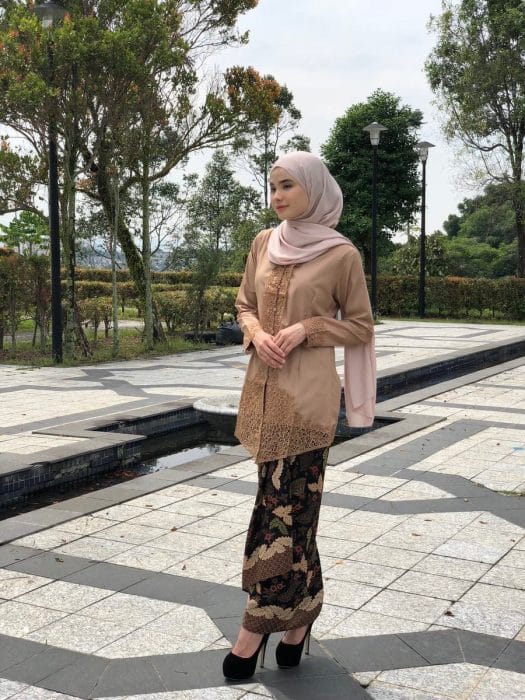 49 Model Baju Kebaya Disertai Gambar Dan Penjelasan Lengkap