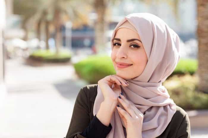 Model Hijab untuk Hunting Foto Outdoor