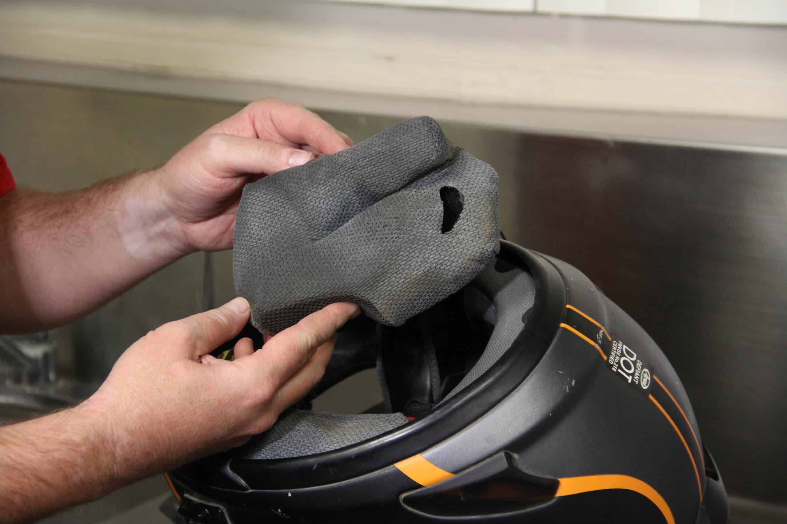 Helm Cuci Usaha