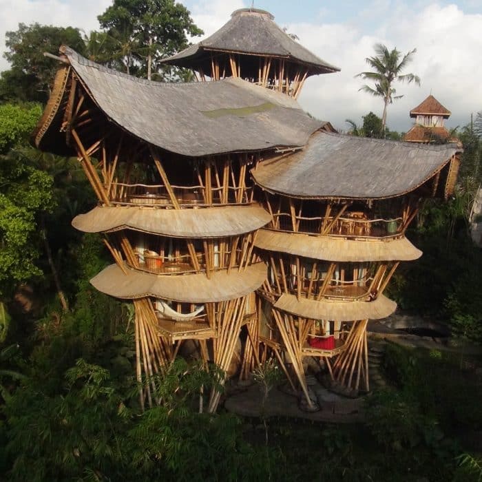Desain Rumah Bambu Penuh Kesunyian