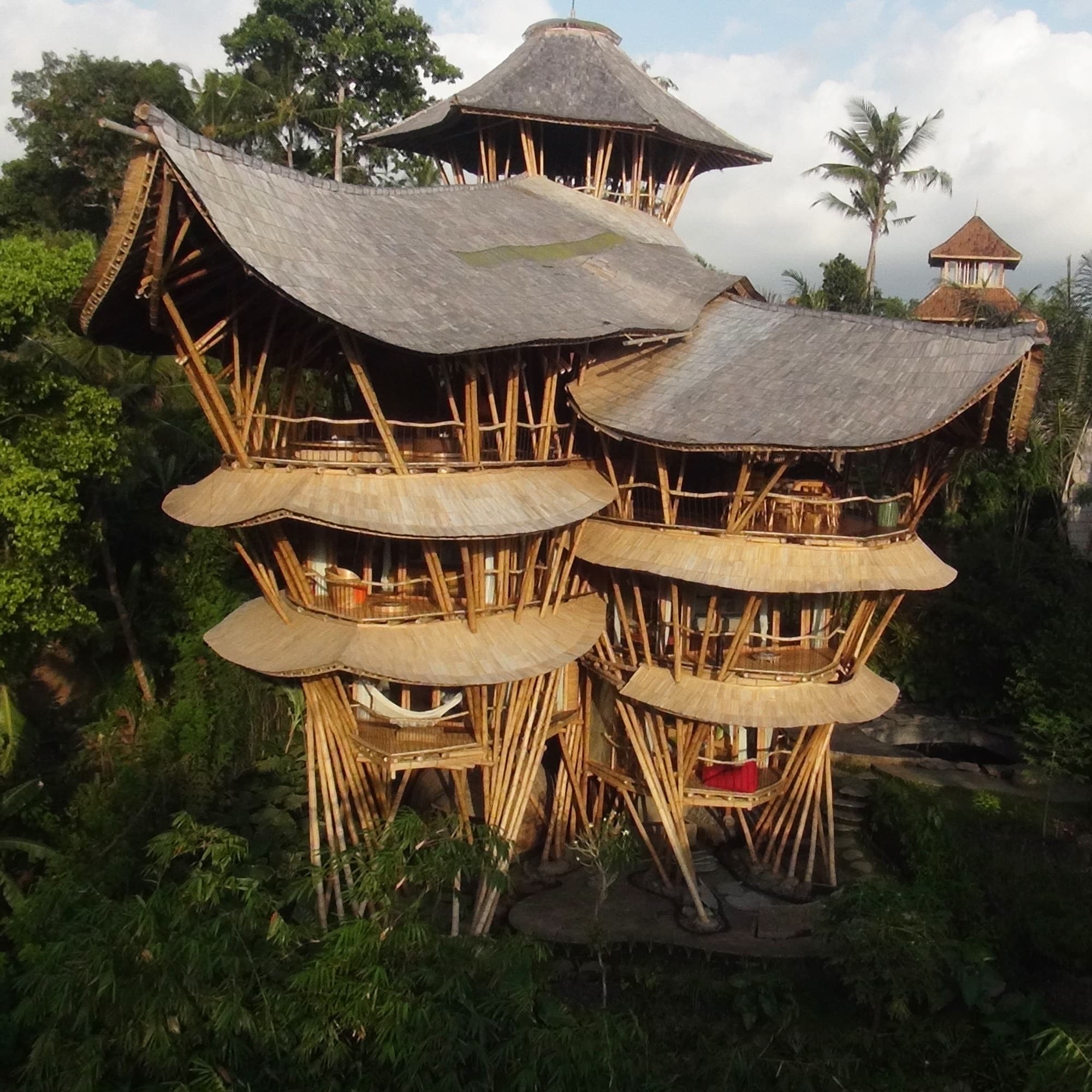 Desain Rumah Bambu Penuh Kesunyian - Thegorbalsla