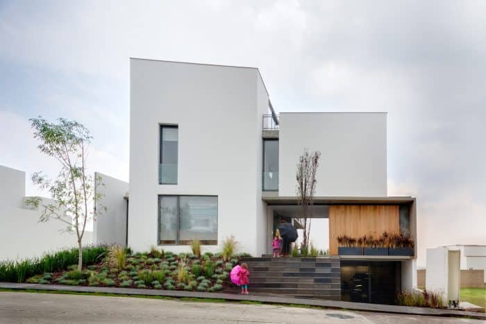 Modern house berbentuk prisma