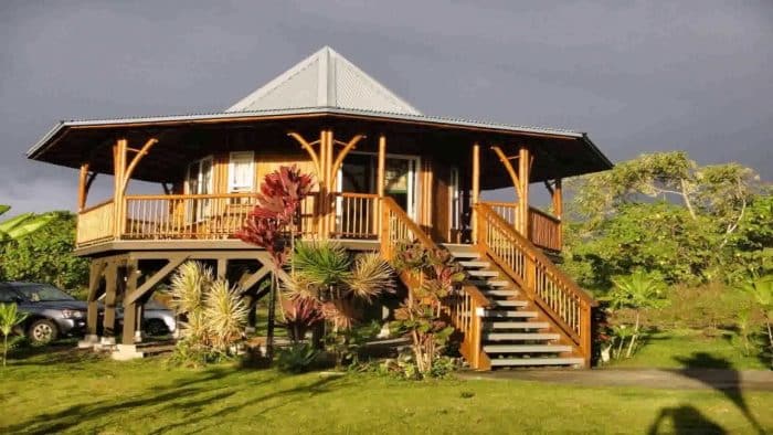 35 Contoh Desain Rumah Bambu Elegan Dan Minimalis