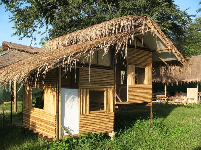 Rumah Bambu Kembar Siam