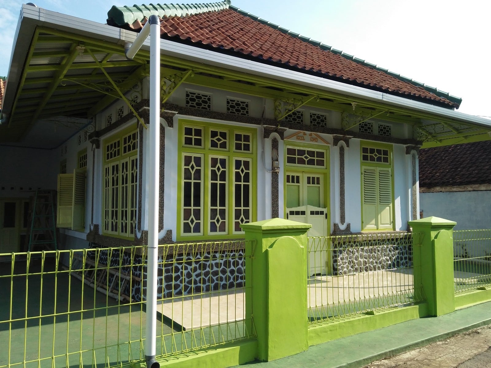  Rumah  Desa Klasik Semi Belanda Thegorbalsla