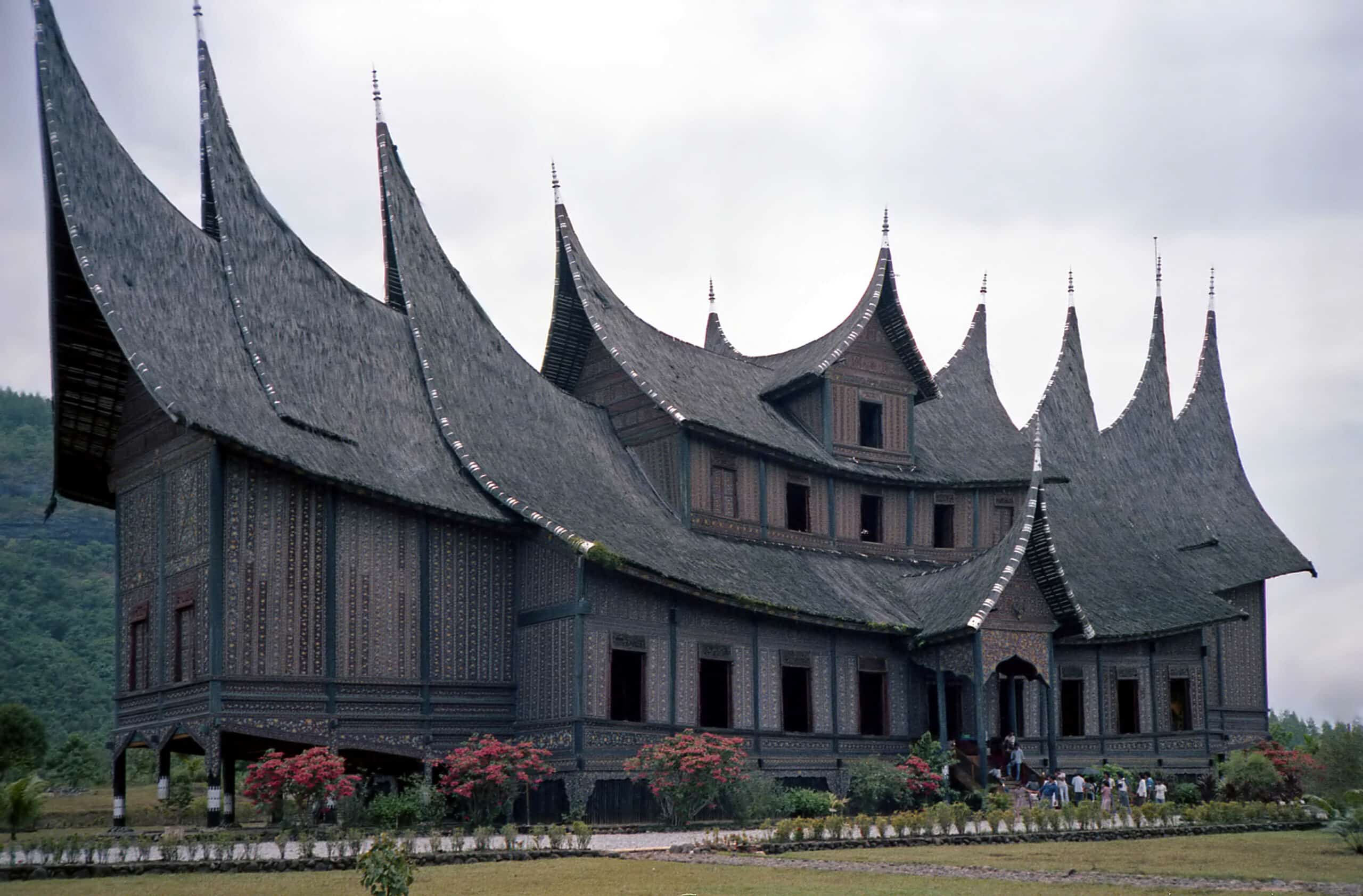 Rumah Gadang Dengan Pilar Ideal Thegorbalsla