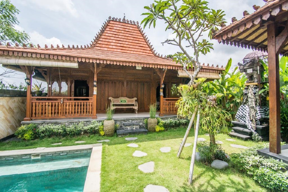 Rumah Joglo Dengan Desain Taman Unik Thegorbalsla