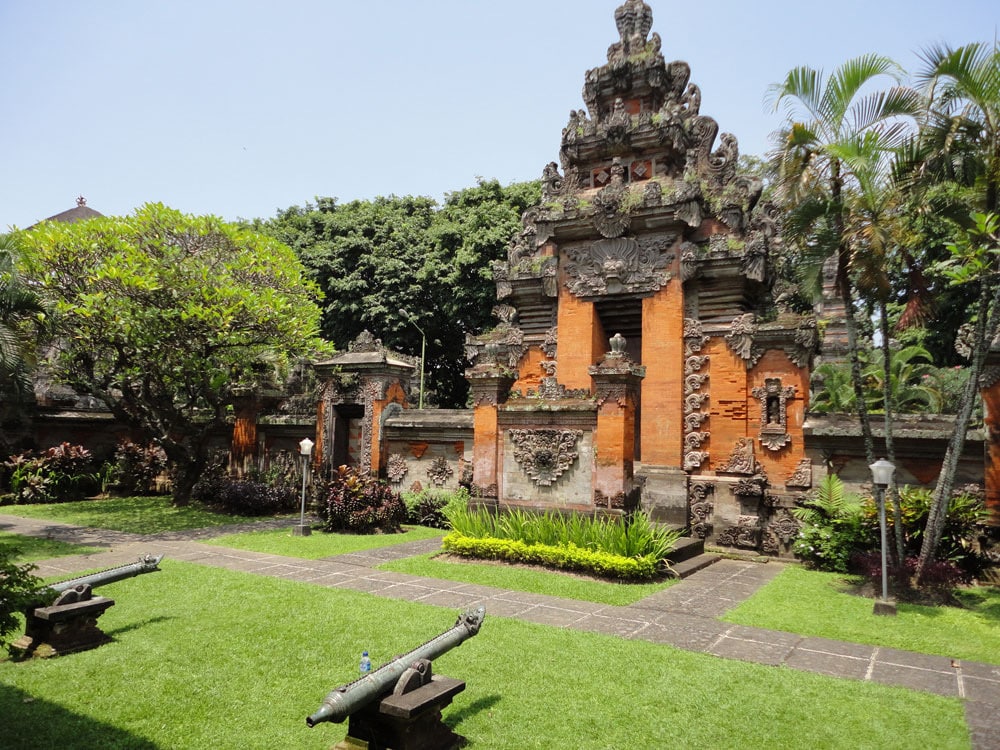 Aling-Aling Rumah Adat Bali - Thegorbalsla