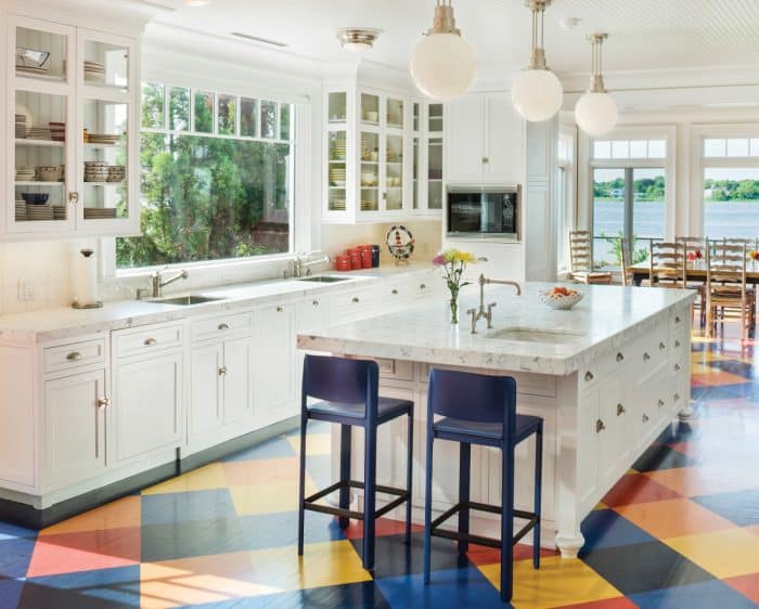 Contoh desain dapur cantik dengan lantai colorful