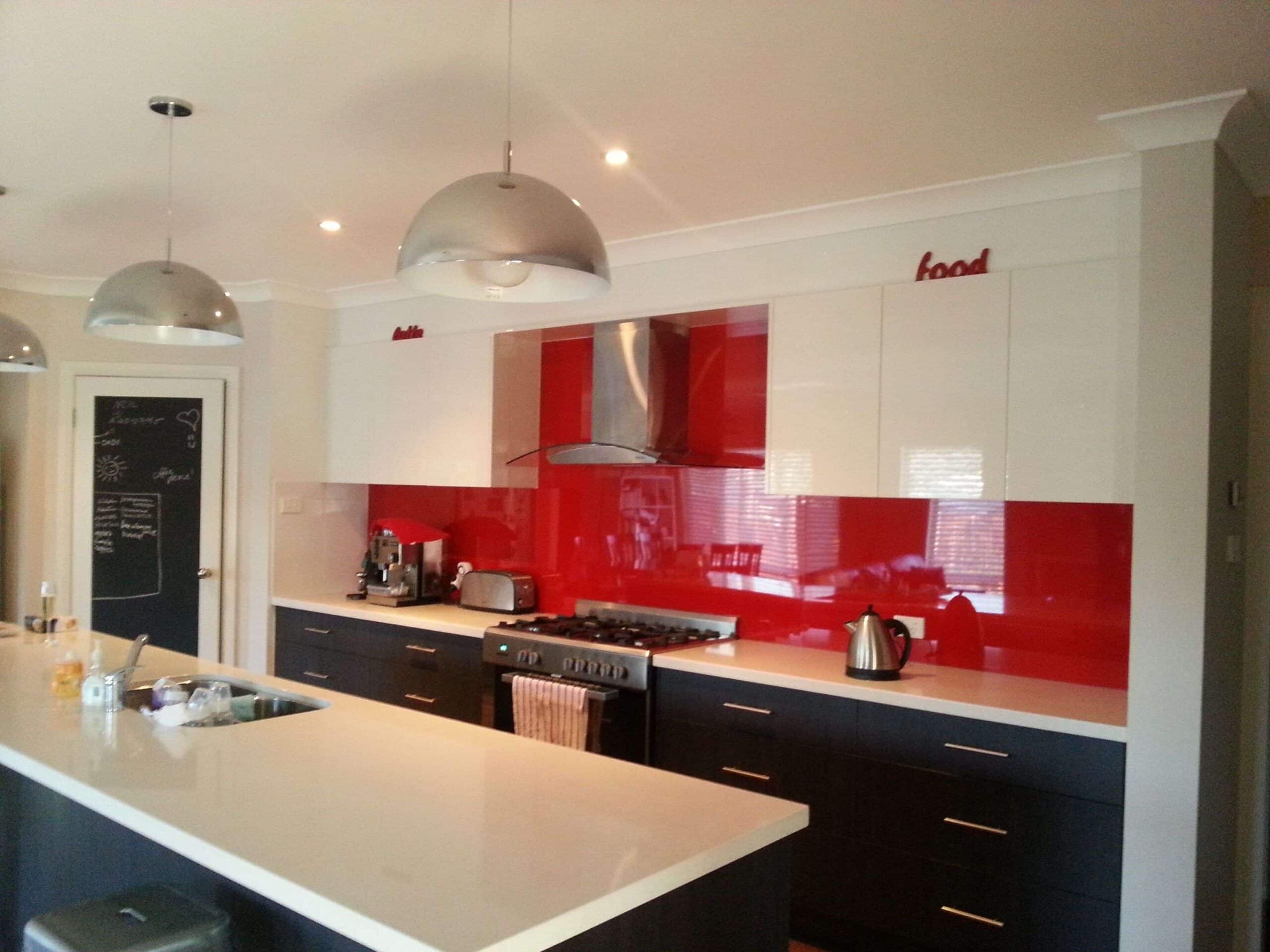 Dapur Merah  Elegan Perpaduan  Warna  Hitam Putih Thegorbalsla