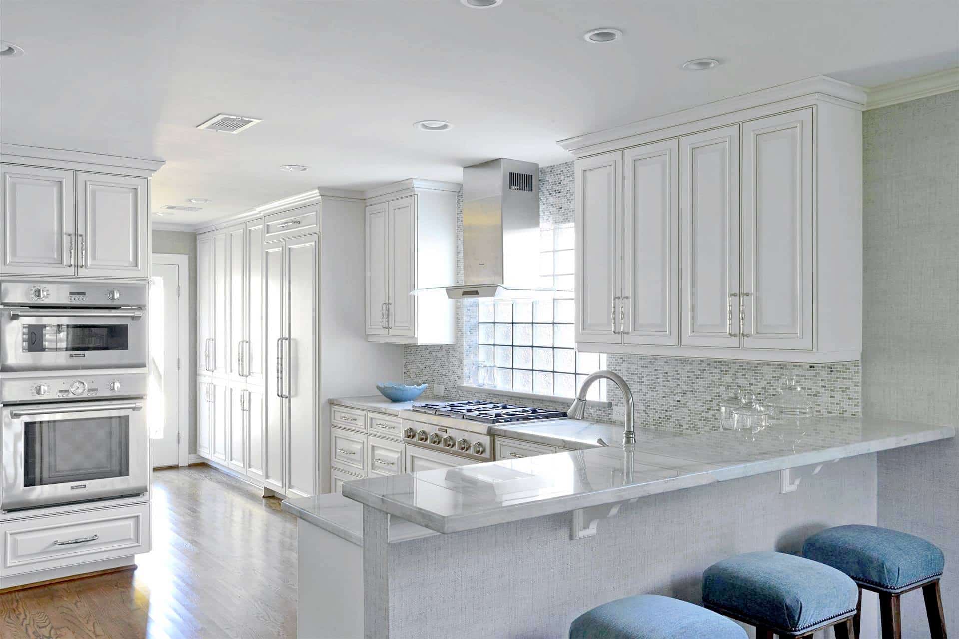 Dapur Warna Putih Modern dengan Ukuran Minimalis - Thegorbalsla