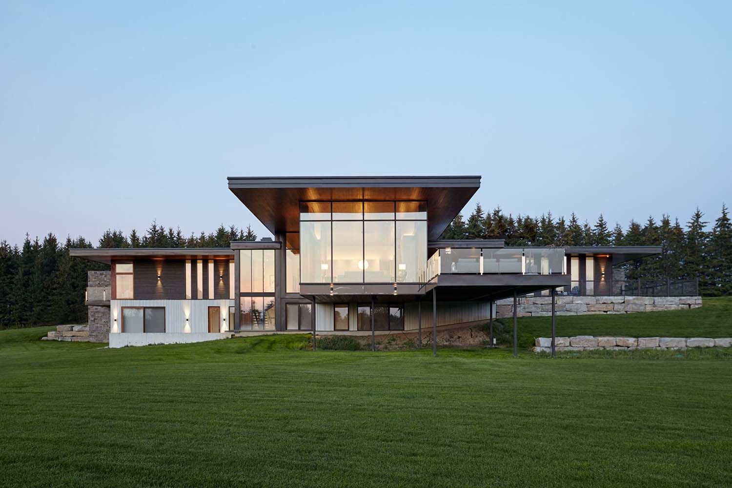 Desain Rumah Modern untuk Tanah yang Lapang - Thegorbalsla