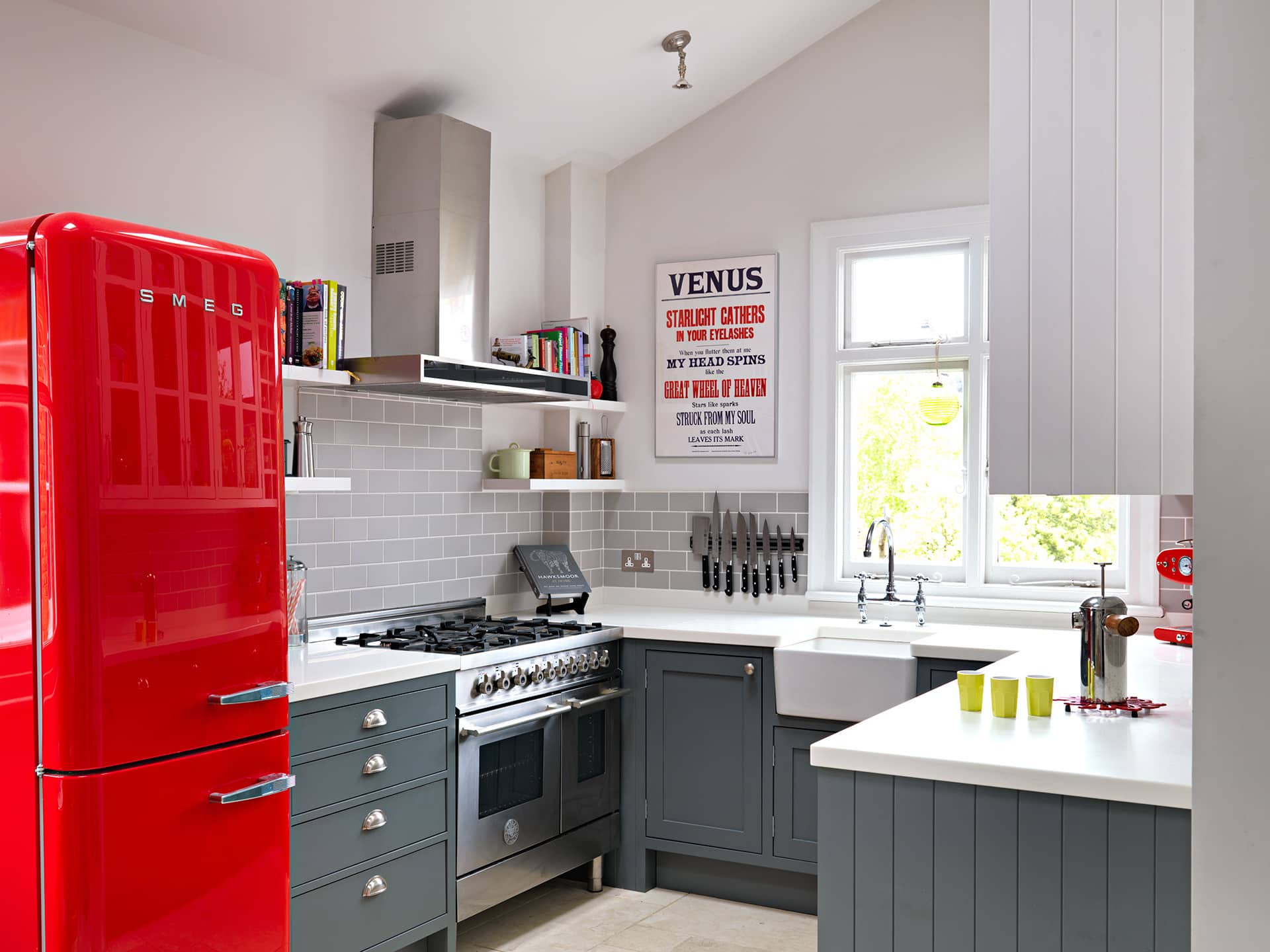 Desain dapur berbentuk U kecil - Thegorbalsla