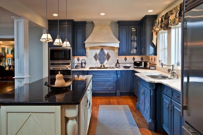 Desain dapur cantik biru metal
