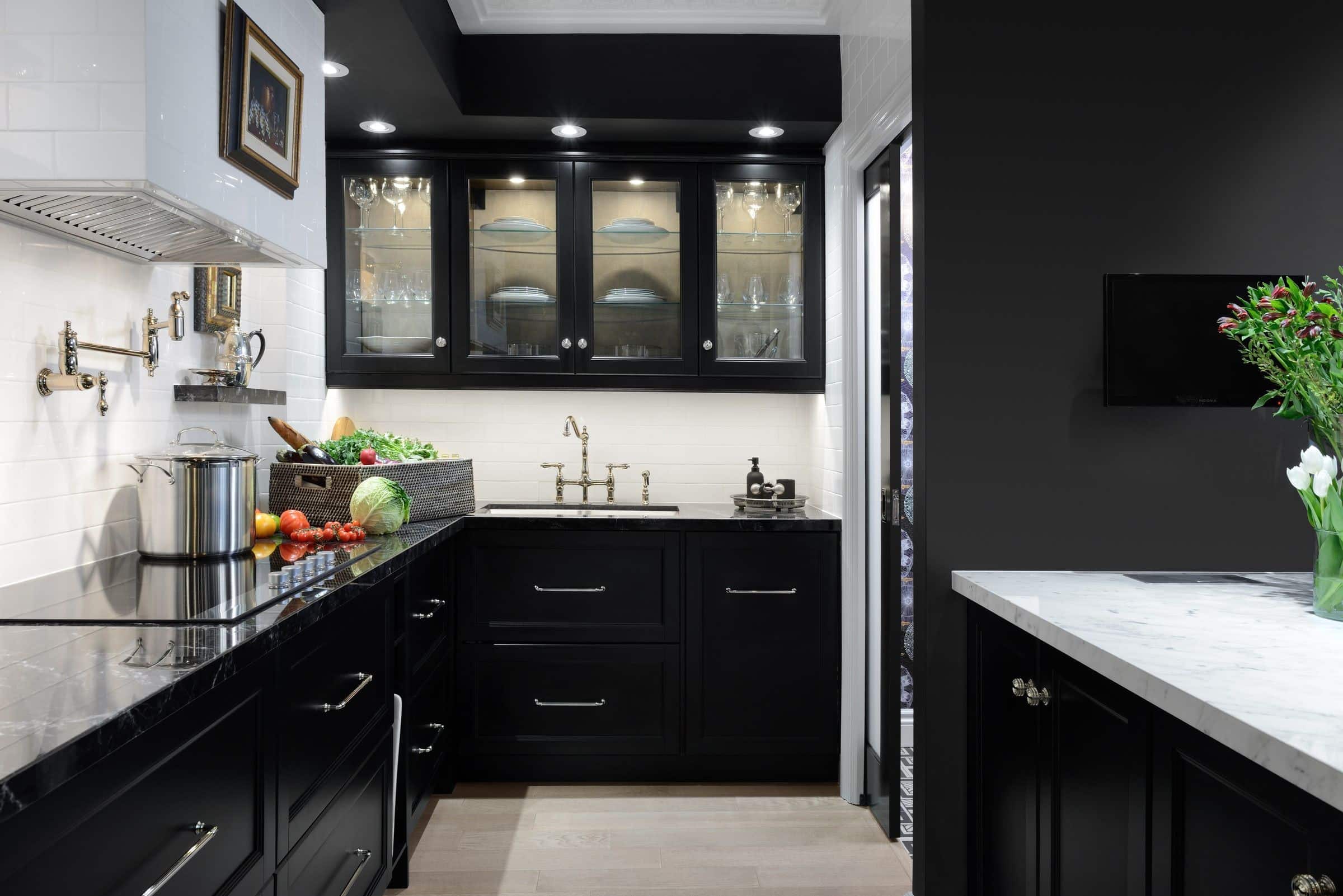 Desain dapur minimalis kabinet hitam Thegorbalsla